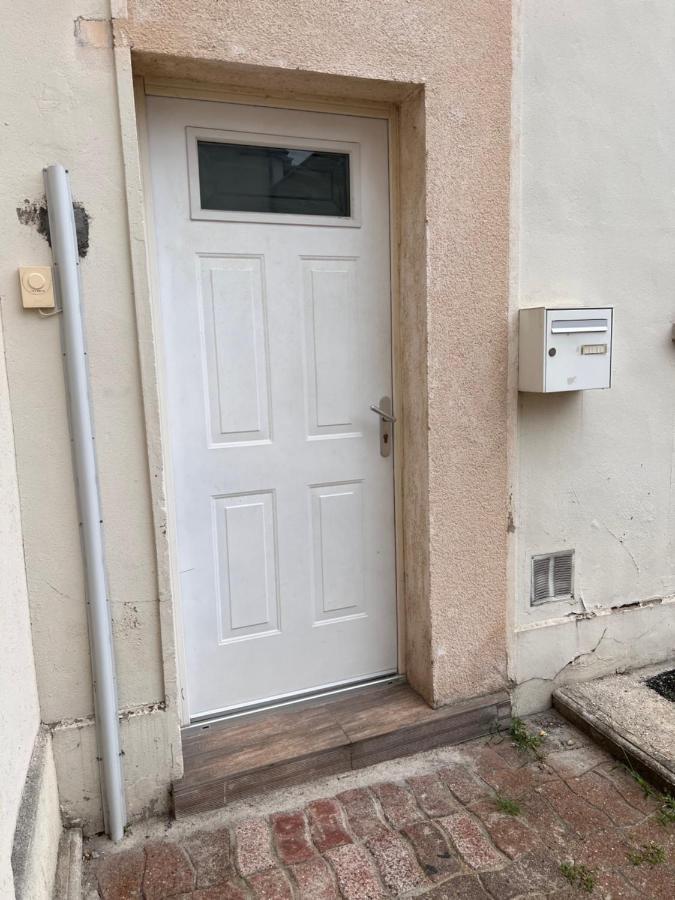 Appartement Idealement Situe Montereau-faut-Yonne Eksteriør bilde